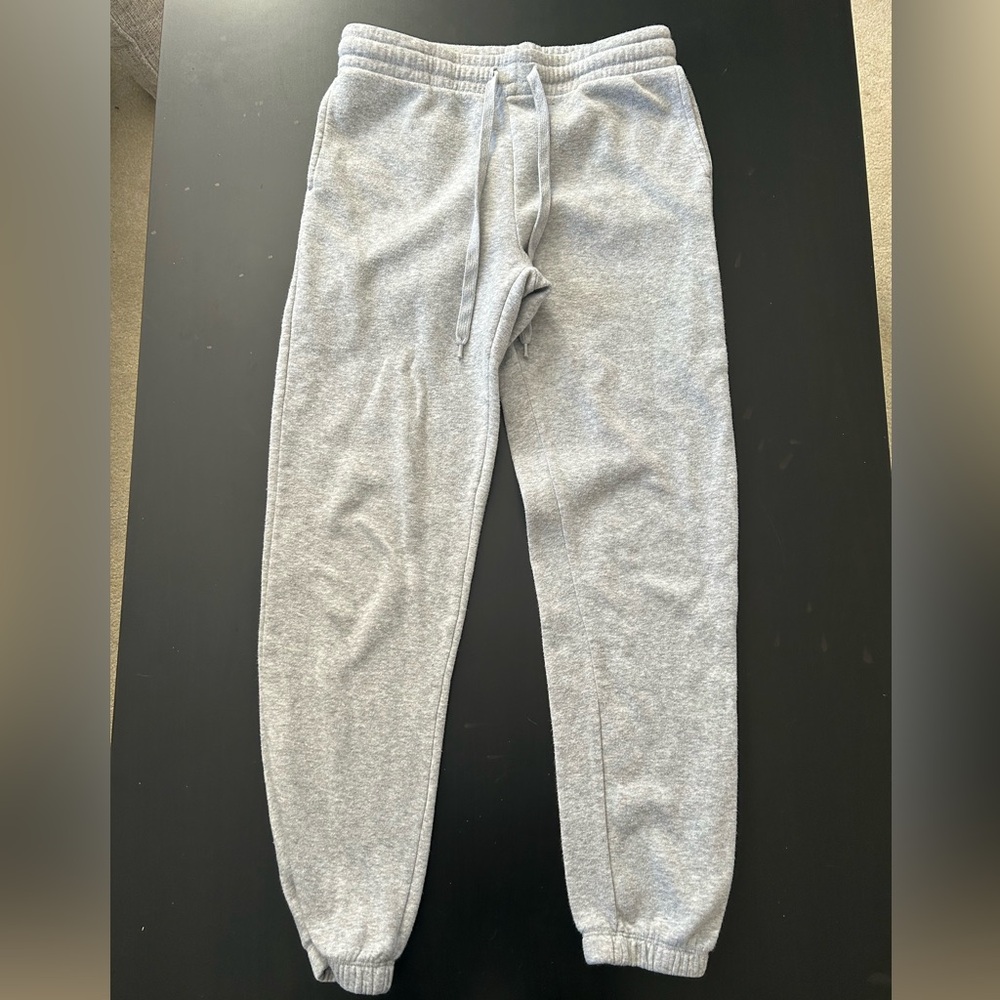 Ardenne Basic Collection Gray Joggers - Size Medium